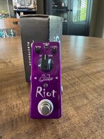 suhr-riot-mini.jpeg